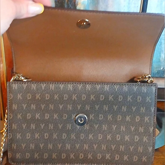 NEW!! DKNY Signature Logo Brown Bryant Flap Over Shoulder Bag/crossbody/ Clutch - Picture 10 of 17